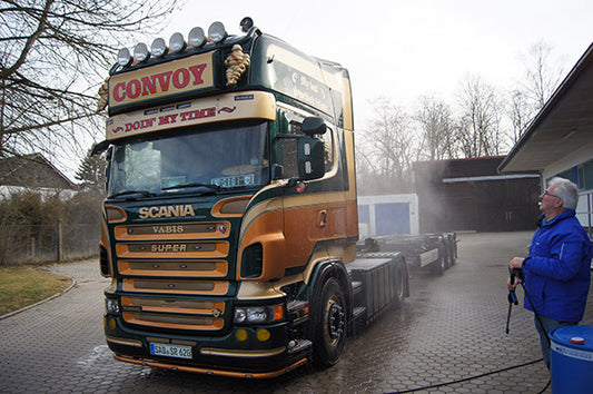 Alkalische Reinigungsmittel für Auto und LKW - universell und hochwirksam